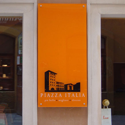 Firmenschild - Piazza Italia